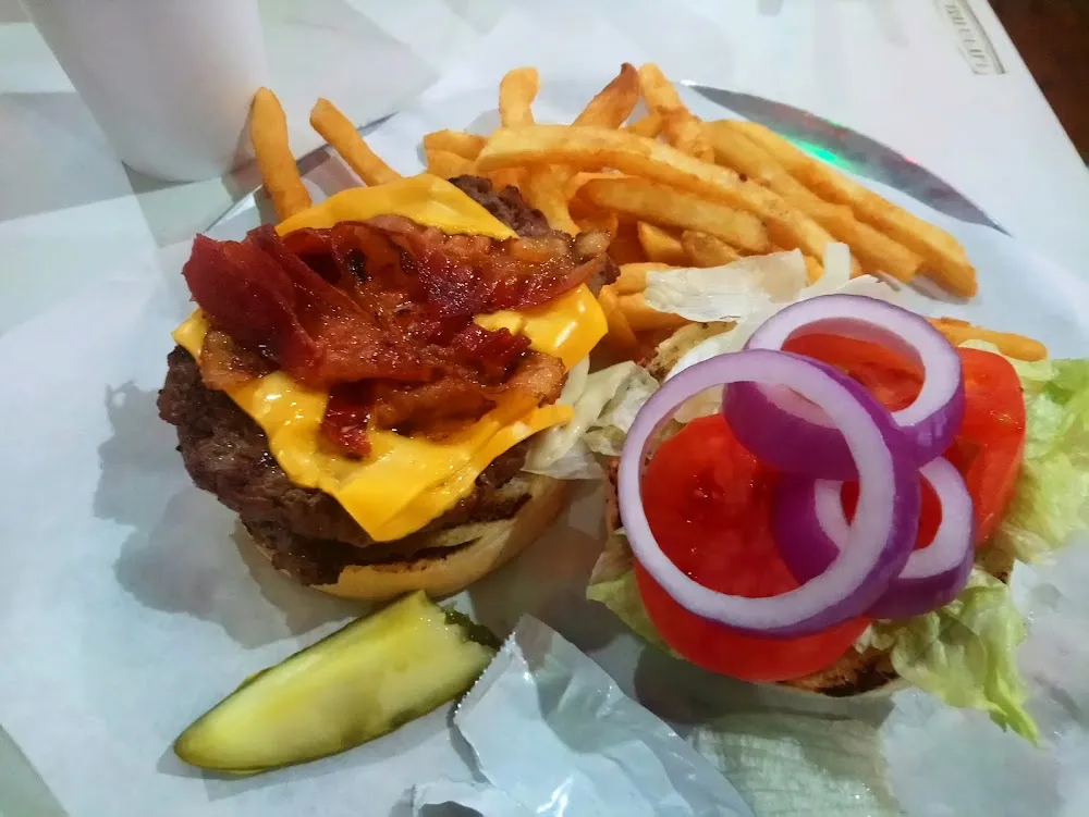 Bacon Cheese Burger w Fries